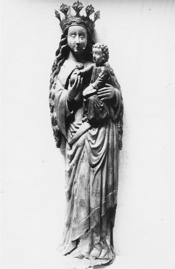 Udskåret figur. Jomfru Maria.